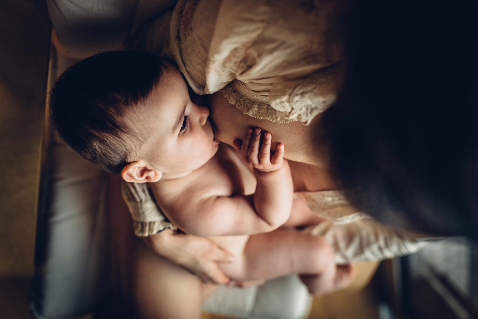 tammy-nicole-photographer-munich-muenchen-baby-babyfotos-family-newborn-breastfeeding-fresh48-1