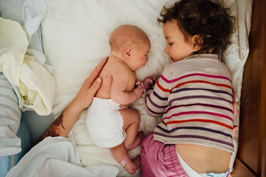 tammy-nicole-photographer-munich-muenchen-baby-babyfotos-family-newborn-breastfeeding-fresh48-30