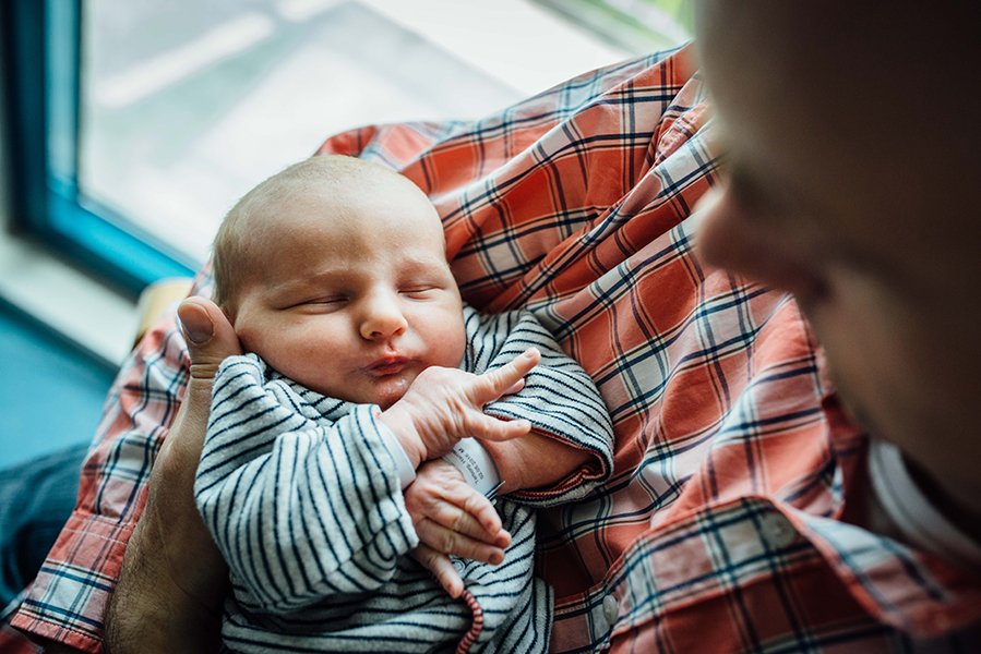 tammy-nicole-photographer-munich-muenchen-baby-babyfotos-family-newborn-breastfeeding-fresh48-4