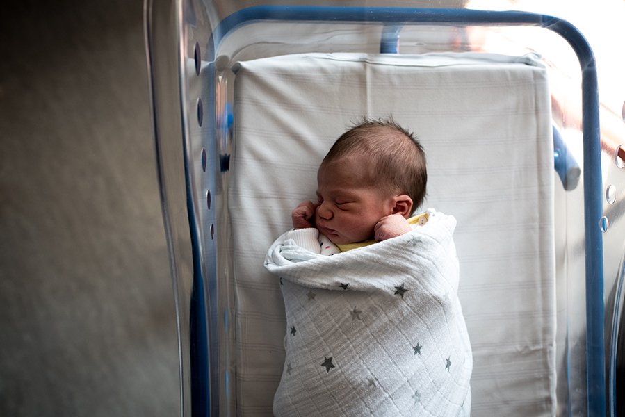 tammy-nicole-photographer-munich-muenchen-baby-babyfotos-family-newborn-breastfeeding-fresh48-50