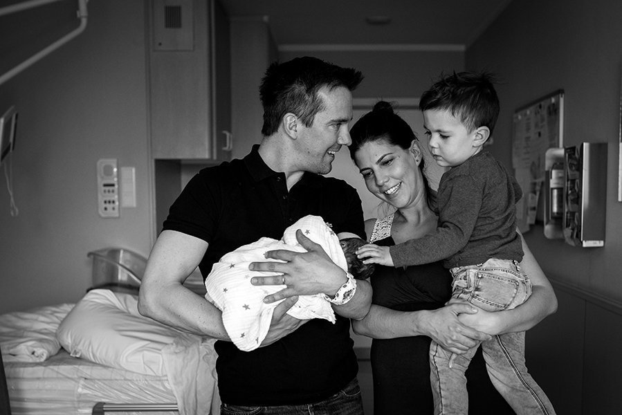 tammy-nicole-photographer-munich-muenchen-baby-babyfotos-family-newborn-breastfeeding-fresh48-54