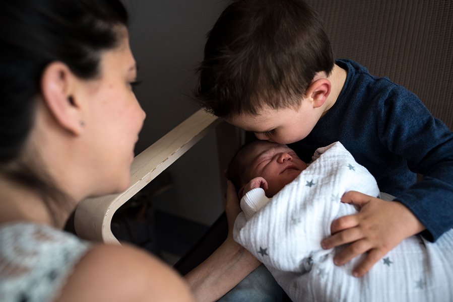 tammy-nicole-photographer-munich-muenchen-baby-babyfotos-family-newborn-breastfeeding-fresh48-58