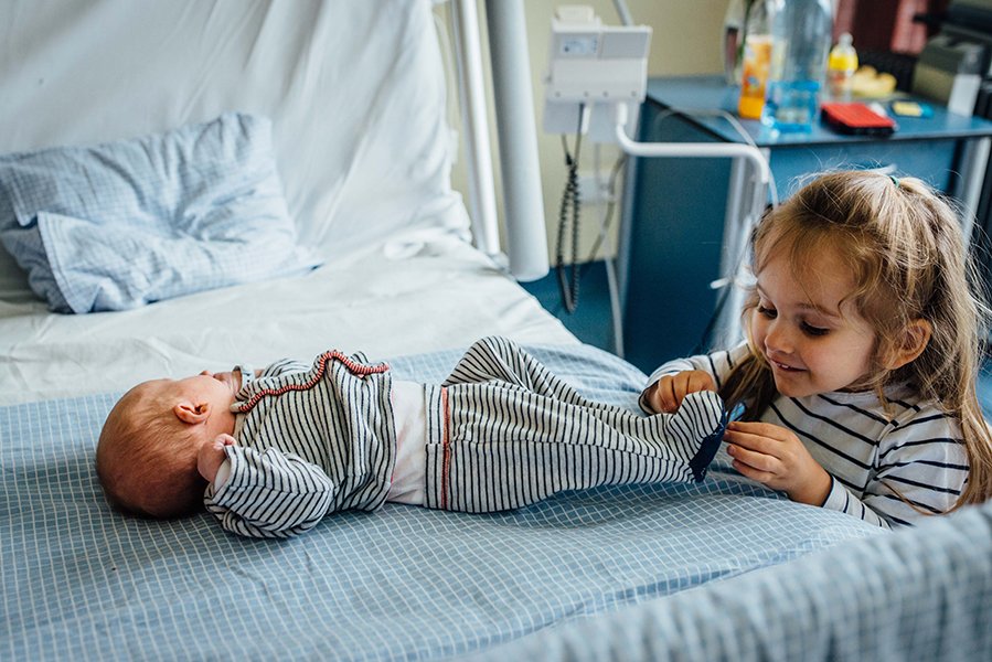tammy-nicole-photographer-munich-muenchen-baby-babyfotos-family-newborn-breastfeeding-fresh48-6