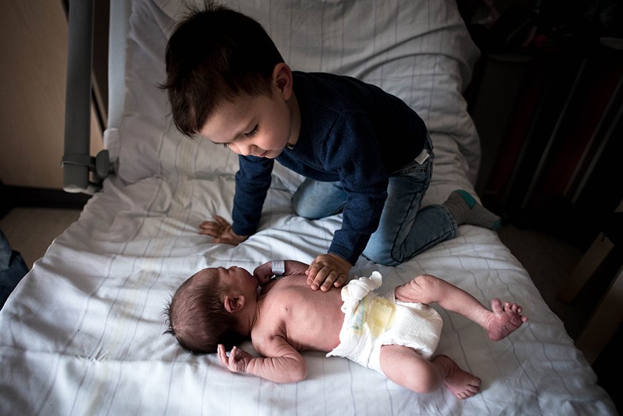 tammy-nicole-photographer-munich-muenchen-baby-babyfotos-family-newborn-breastfeeding-fresh48-64