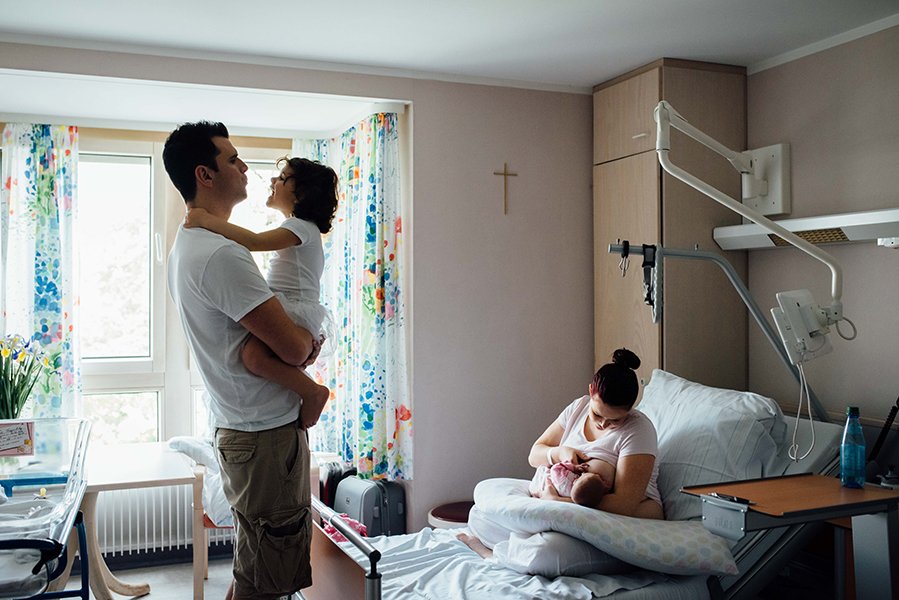 tammy-nicole-photographer-munich-muenchen-baby-babyfotos-family-newborn-breastfeeding-fresh48-73