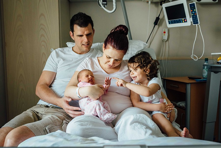 tammy-nicole-photographer-munich-muenchen-baby-babyfotos-family-newborn-breastfeeding-fresh48-76