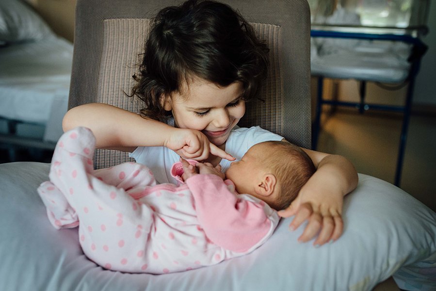 tammy-nicole-photographer-munich-muenchen-baby-babyfotos-family-newborn-breastfeeding-fresh48-80