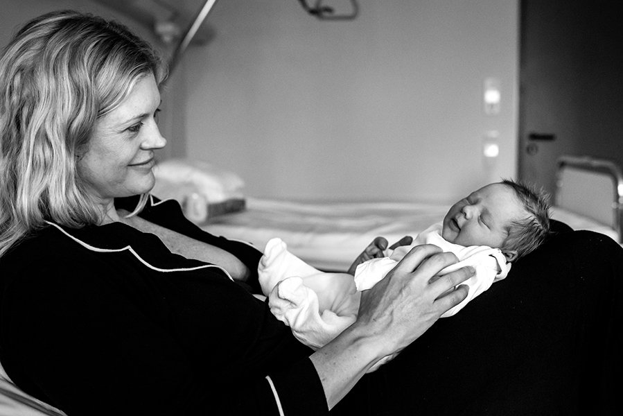 tammy-nicole-photography-newborn-frsh48-baby-maternity-breastfeeding-english-espanol-munich-family-11